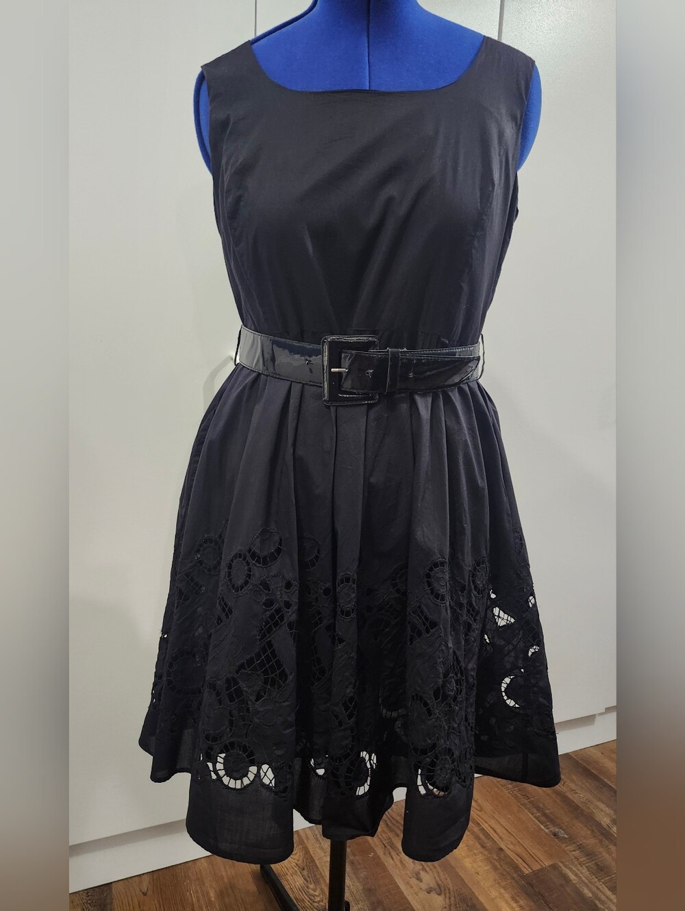 Peter Nygard Black Sleeveless Fit-and-Flare Dress with Patent Belt
